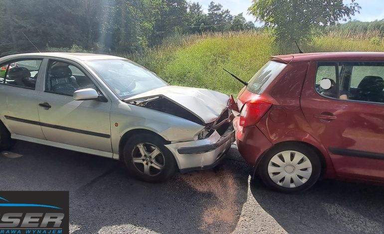  W Rybkach zderzyły się dwie skody [Zdjęcia]