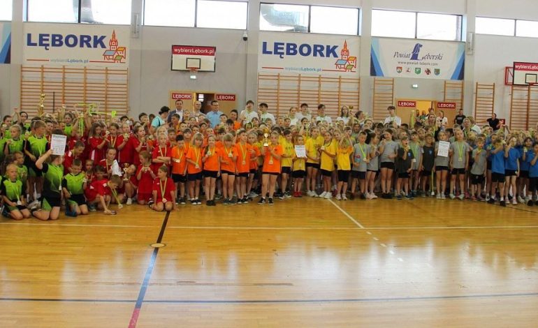  Sportowa rywalizacja dzieci z lęborskich szkół podstawowych [ZDJĘCIA]