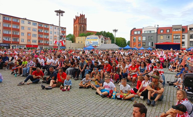  Euro 2024: Tłumy w strefie kibica na placu Pokoju w Lęborku [ZDJĘCIA / WIDEO]