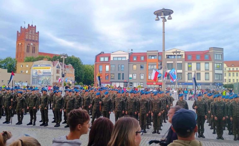  Wielkie święto batalionu! Żołnierze przeszli ulicami Lęborka [ZDJĘCIA]