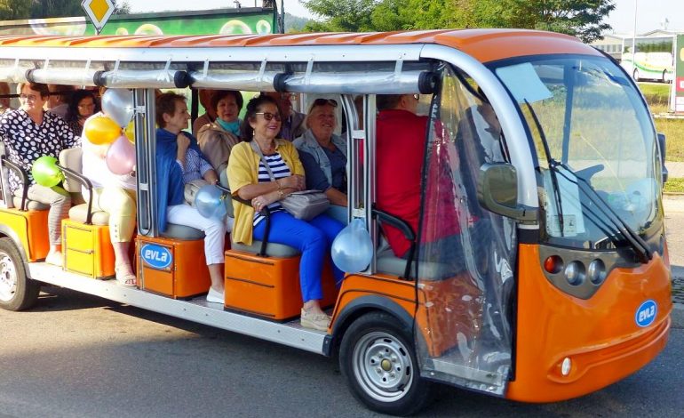  Seniorzy jeździli meleksami i zwiedzali Lębork [ZDJĘCIA]