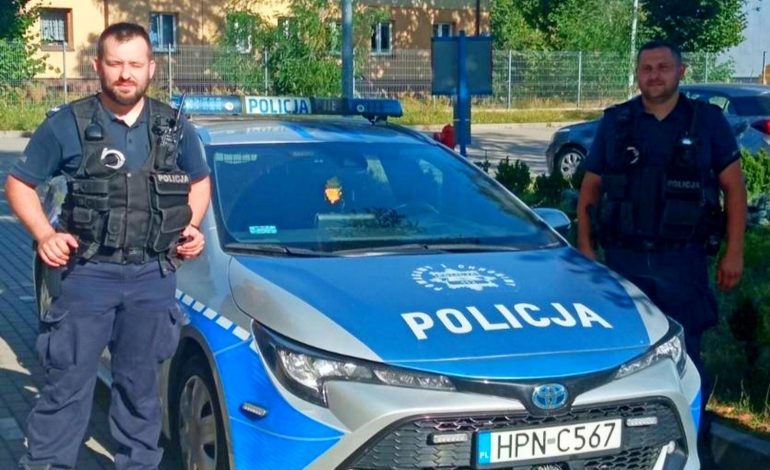  Lęborscy policjanci uratowali życie 70-latka w Łebie