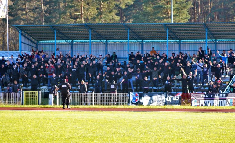 Pogoń – Jaguar 1:1. Remis w cieniu skandalu. Policja ściga sprawców pobicia [SZCZEGÓŁY]