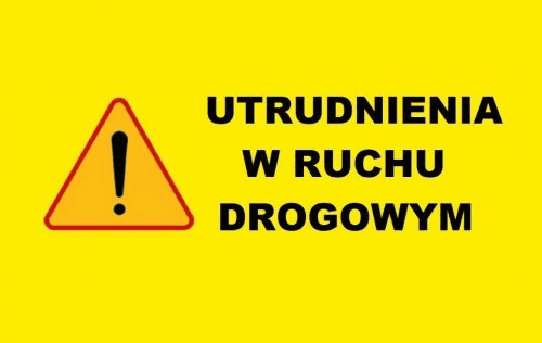  Pilne! Szkolny autobus tamuje ruch na alei Niepodległości w Lęborku [ZDJĘCIA]