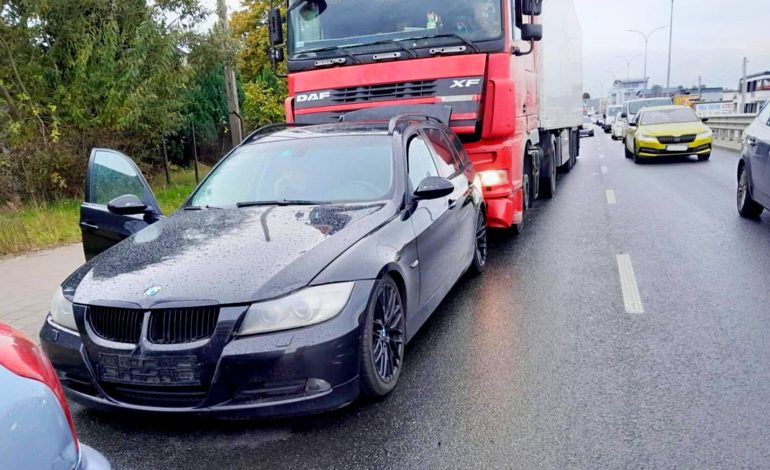  Niebezpiecznie na pomorskich drogach. Kolizja czterech pojazdów na DW 468 w Rumi Janowie