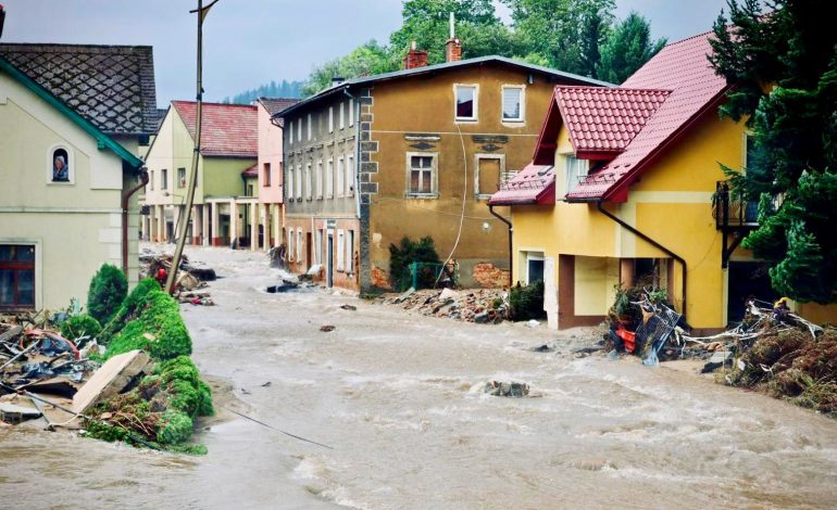  Pracownicy lęborskich wodociągów pomogli powodzianom z południa Polski