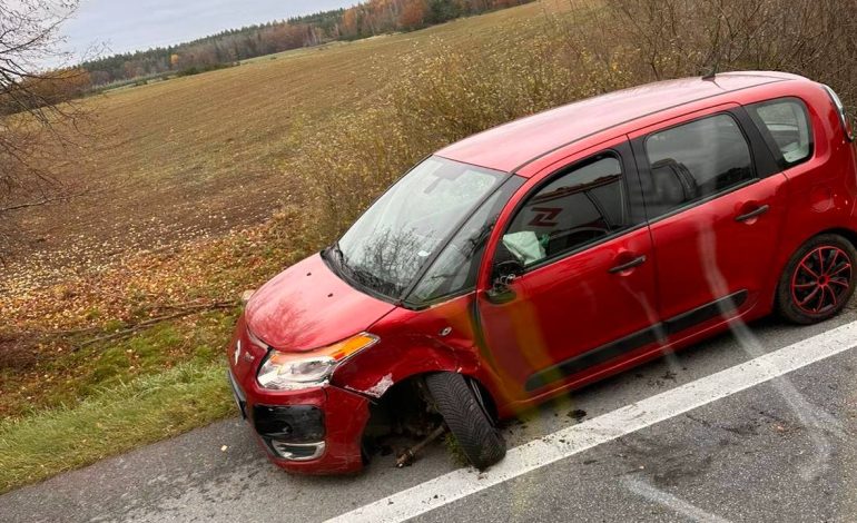  Znowu niebezpiecznie ma DK6 koło Nowej Dąbrowy. Zderzyły się dwa auta osobowe [ZDJĘCIA]