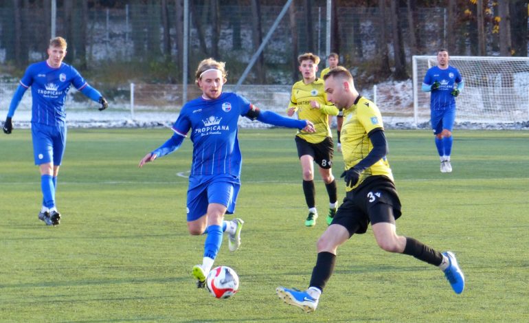  Zwycięstwo na zakończenie rundy jesiennej. Pogoń Lębork – Gryf Wejherowo 1:0 [ZDJĘCIA]