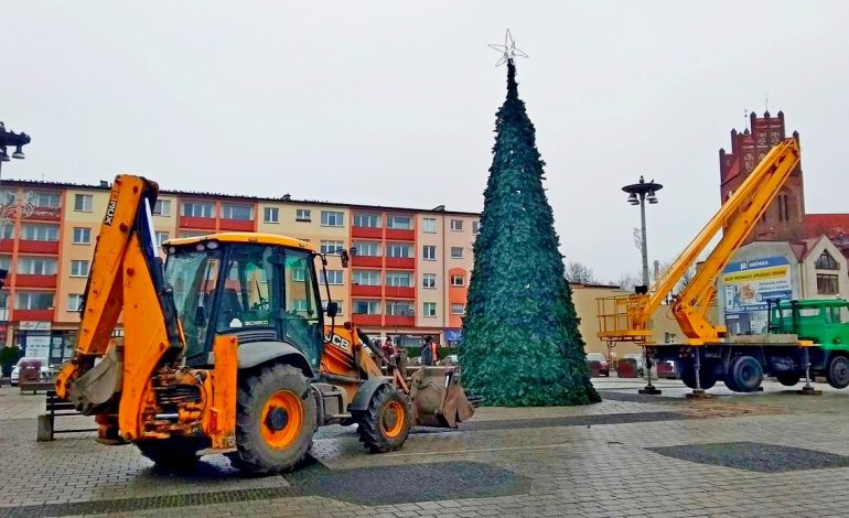 Coraz bliżej święta. W Lęborku ozdoby i choinka będą takie same jak w zeszłym roku [ZDJĘCIA]